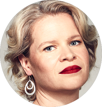 A woman with blond hair and red lipstick.